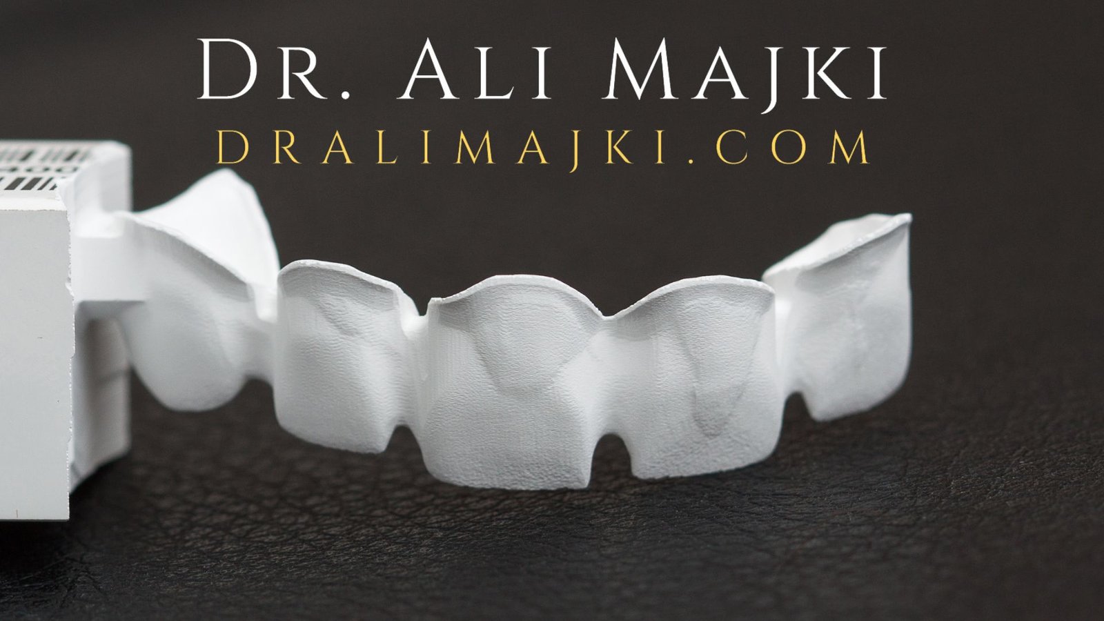 الدكتور علي ماجكي هو استشاري متميز في طب الأسنان التجميلي وله ممارسة واسعة النطاق تمتد عبر الكويت وعمان وقطر والبحرين. إن التزامه بالتميز في طب الأسنان متجذر في التعليم الشامل وثروة من الخبرة.